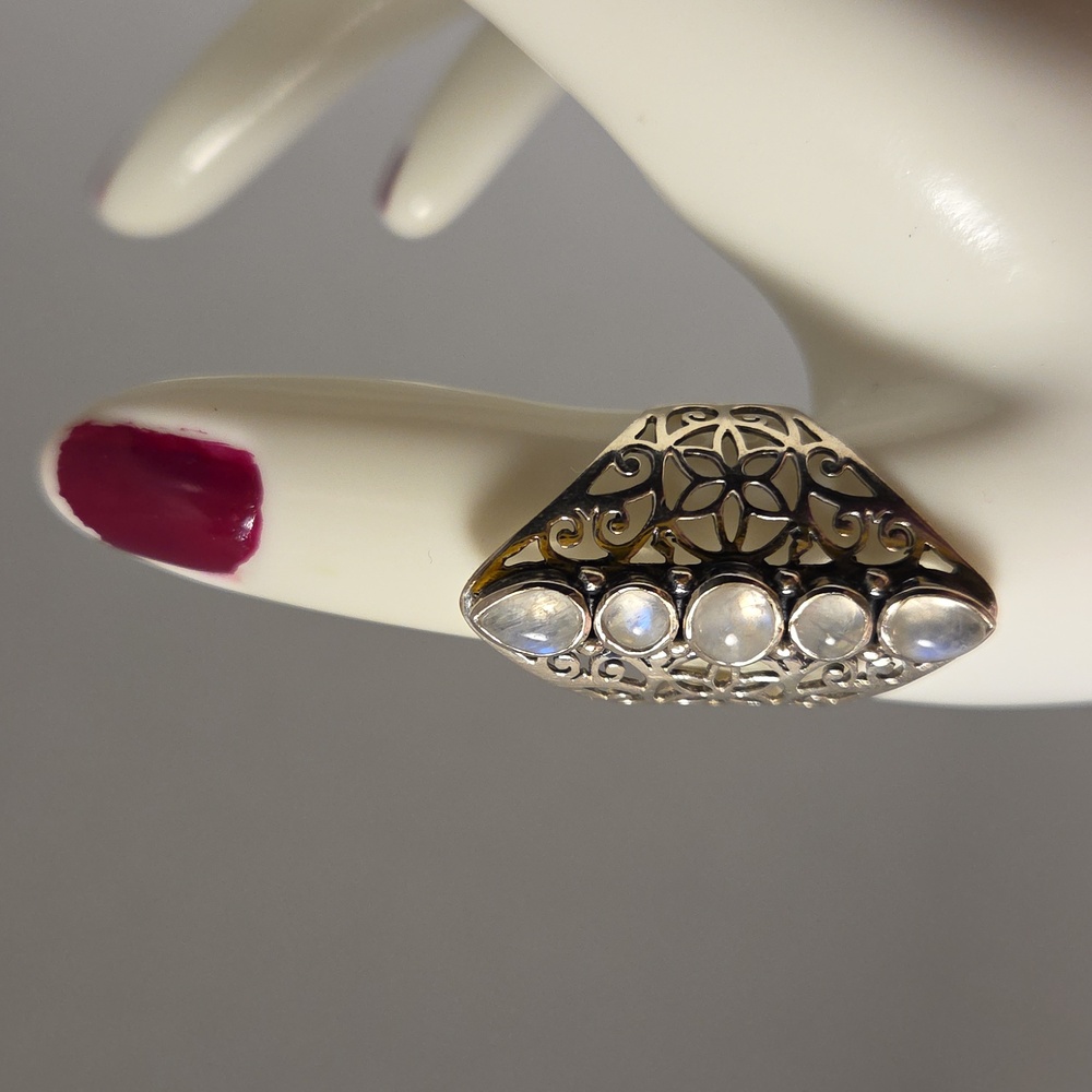 Elegant Silver Filigree Moonstone Ring